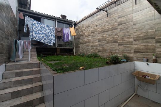 Quintal de casa à venda com 2 quartos, 145m² em Espírito Santo, Porto Alegre