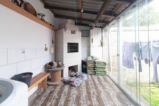 Churrasqueira de casa à venda com 2 quartos, 145m² em Espírito Santo, Porto Alegre