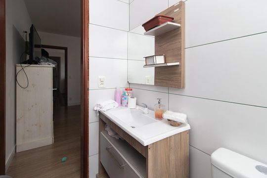 Banheiro do Quarto 1 de casa à venda com 2 quartos, 145m² em Espírito Santo, Porto Alegre