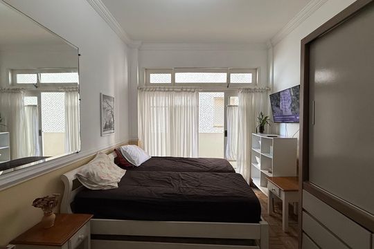 Quarto de apartamento para alugar com 2 quartos, 90m² em Barra Funda, Guarujá