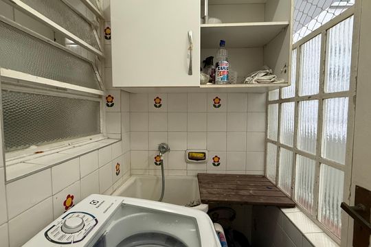 Área de Serviço de apartamento para alugar com 2 quartos, 90m² em Barra Funda, Guarujá