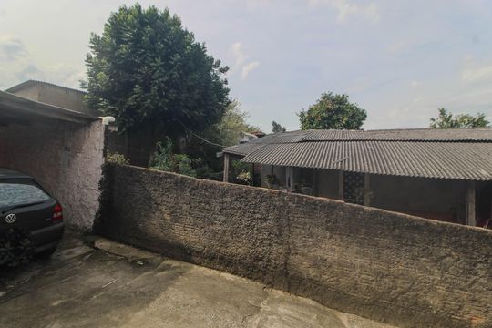 Vista de casa à venda com 2 quartos, 51m² em Restinga, Porto Alegre