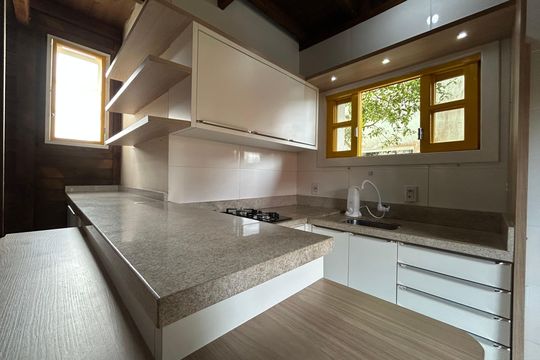 Cozinha  de casa para alugar com 2 quartos, 70m² em Campeche, Florianópolis