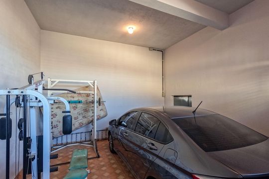 Garagem de casa à venda com 3 quartos, 214m² em Vila Herminia, São Paulo
