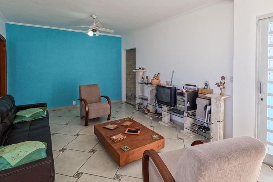 Casa à venda com 3 quartos, 214m² em Vila Herminia, São Paulo