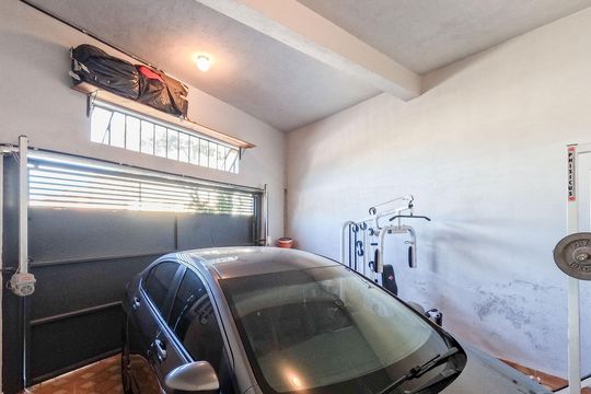 Garagem de casa à venda com 3 quartos, 214m² em Vila Herminia, São Paulo