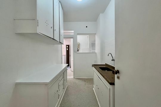 Cozinha de apartamento à venda com 2 quartos, 85m² em Copacabana, Rio de Janeiro