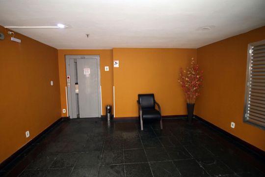 Área comum - Elevadores de apartamento à venda com 2 quartos, 56m² em Vaz Lobo, Rio de Janeiro