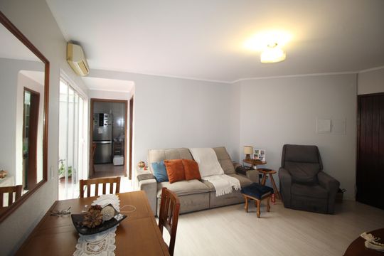 Sala de apartamento à venda com 3 quartos, 96m² em Chácara das Pedras, Porto Alegre