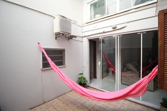 Quintal de apartamento à venda com 3 quartos, 96m² em Chácara das Pedras, Porto Alegre