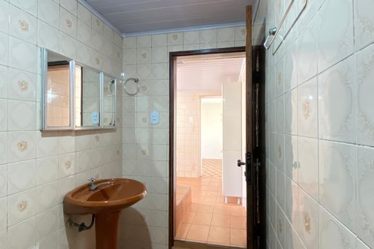 Banheiro de casa para alugar com 3 quartos, 142m² em Vila Quitauna, Osasco