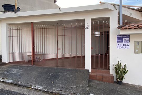 Fachada de casa para alugar com 3 quartos, 142m² em Vila Quitauna, Osasco