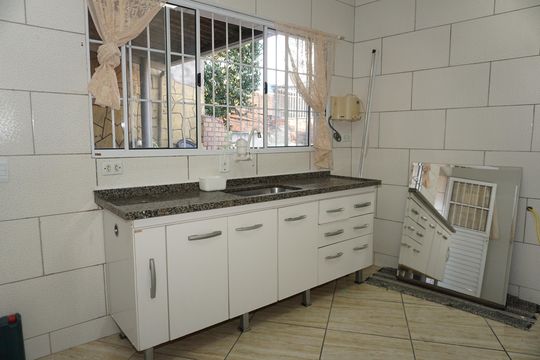 Cozinha de casa para alugar com 2 quartos, 60m² em Jardim Soraia, Embu das Artes