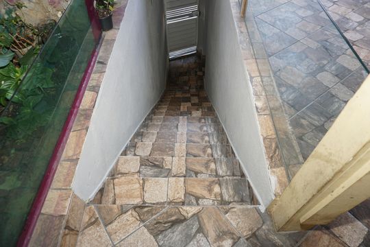 Escada de casa para alugar com 2 quartos, 60m² em Jardim Soraia, Embu das Artes