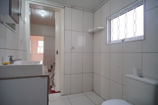 Banheiro de casa para alugar com 2 quartos, 80m² em Morro do Espelho, São Leopoldo