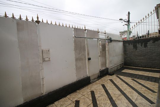 Quintal Frente de casa à venda com 4 quartos, 317m² em Irajá, Rio de Janeiro
