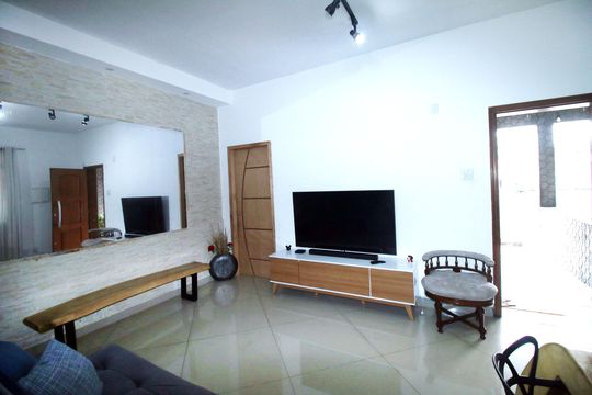 Sala de casa à venda com 4 quartos, 317m² em Irajá, Rio de Janeiro