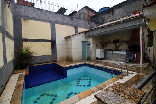 Piscina de casa à venda com 4 quartos, 317m² em Irajá, Rio de Janeiro
