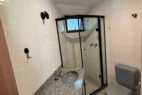 Banheiro  de apartamento para alugar com 2 quartos, 143m² em Alphaville Industrial, Barueri
