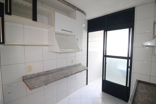 Cozinha de apartamento à venda com 3 quartos, 65m² em Vila Carbone, São Paulo