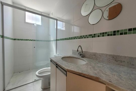Banheiro de apartamento para alugar com 3 quartos, 73m² em Arvoredo II, Contagem