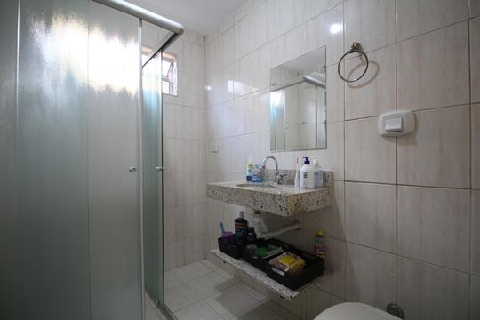 Banheiro Térreo de casa à venda com 3 quartos, 170m² em Vila Ernesto, São Paulo