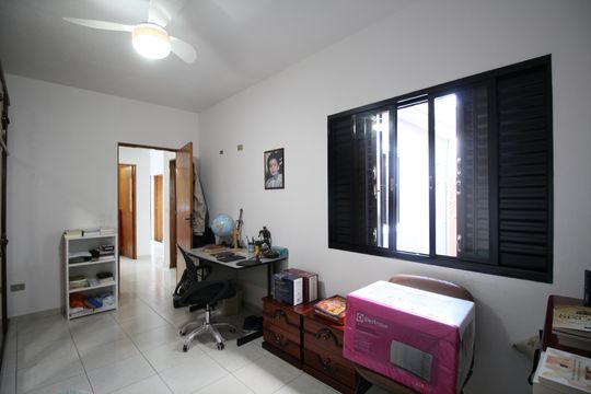 Quarto 2 de casa à venda com 3 quartos, 170m² em Vila Ernesto, São Paulo