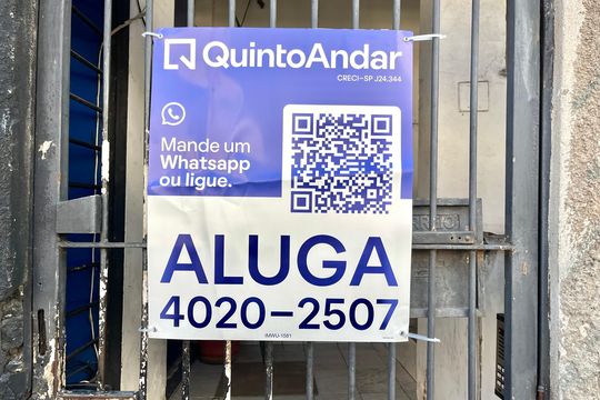 Plaquinha instalada  de apartamento para alugar com 1 quarto, 36m² em São Judas, São Paulo