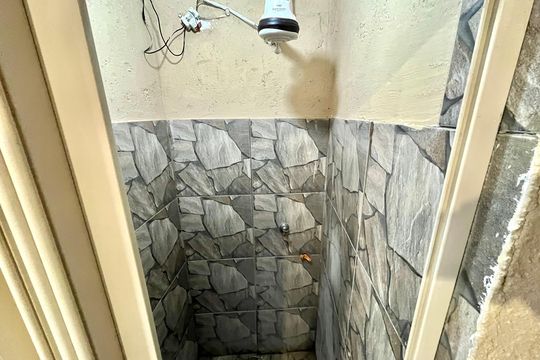 Banheiro de kitnet/studio para alugar com 1 quarto, 25m² em São Judas, São Paulo