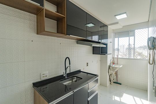 Cozinha de apartamento para alugar com 2 quartos, 42m² em Parque Bristol, São Paulo