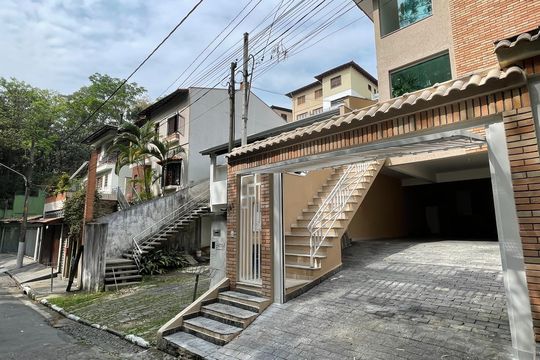 Fachada de casa à venda com 3 quartos, 250m² em Jardim Olympia, São Paulo
