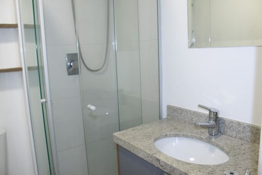 Banheiro de kitnet/studio para alugar com 1 quarto, 22m² em Centro Histórico de São Paulo, São Paulo