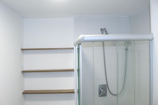 Banheiro de kitnet/studio para alugar com 1 quarto, 22m² em Centro Histórico de São Paulo, São Paulo