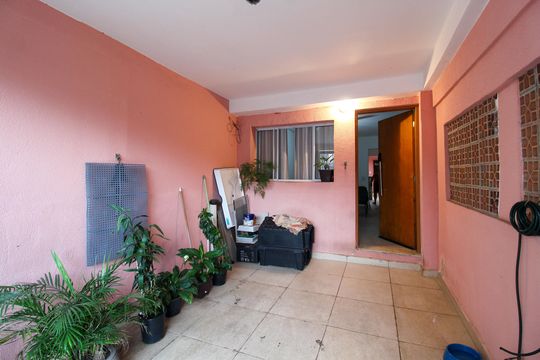 Garagem de casa à venda com 2 quartos, 80m² em Jardim Rizzo, São Paulo