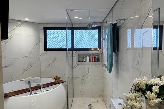 Banheiro da Suíte 1 de apartamento à venda com 3 quartos, 160m² em Vila Guiomar, Santo André