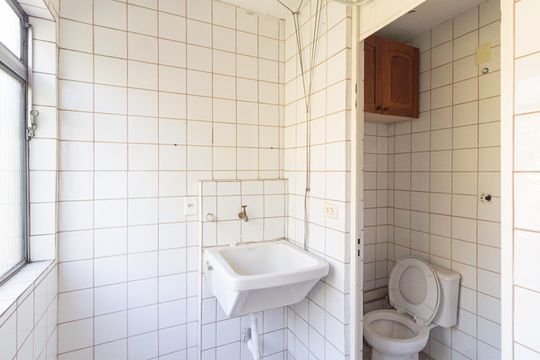 Área de serviço de apartamento para alugar com 2 quartos, 52m² em Piratininga, Osasco