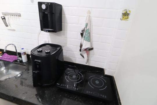 Cozinha de apartamento para alugar com 1 quarto, 25m² em Santa Mônica, Uberlândia