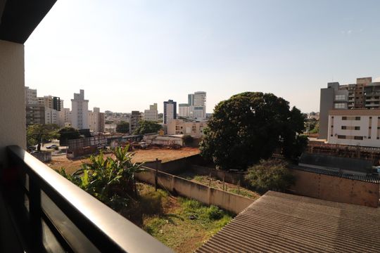Sacada de apartamento para alugar com 1 quarto, 25m² em Santa Mônica, Uberlândia