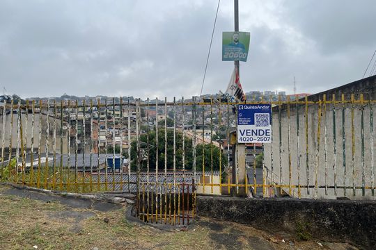 Placa instalada na grade do portão, tamanho grande com o código DDIZ-37 no dia 27-08-2026 de casa à venda com 2 quartos, 360m² em Pindorama, Belo Horizonte