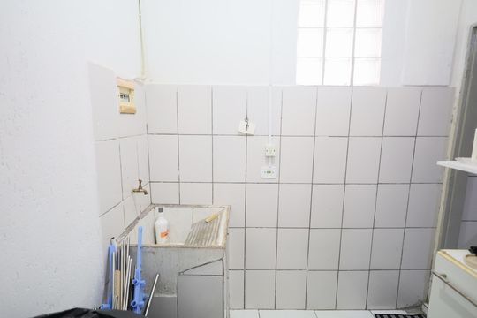 Área de Serviço de casa para alugar com 2 quartos, 75m² em Jardim das Flores, Osasco
