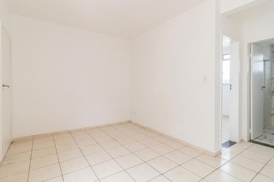 Sala de apartamento para alugar com 2 quartos, 45m² em Centro, Contagem
