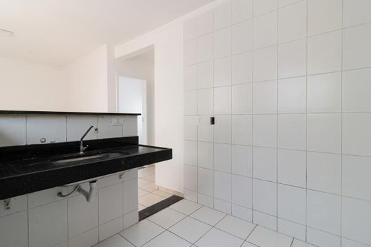 Cozinha de apartamento para alugar com 2 quartos, 45m² em Centro, Contagem