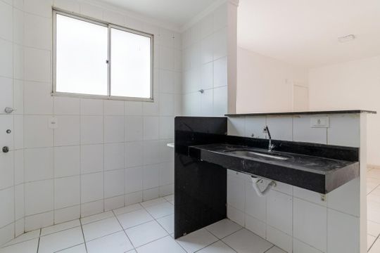 Cozinha de apartamento para alugar com 2 quartos, 45m² em Centro, Contagem