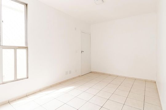 Sala de apartamento para alugar com 2 quartos, 45m² em Centro, Contagem
