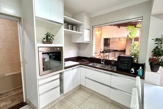 Cozinha de casa à venda com 4 quartos, 200m² em Jardim Eusonia, Guarulhos