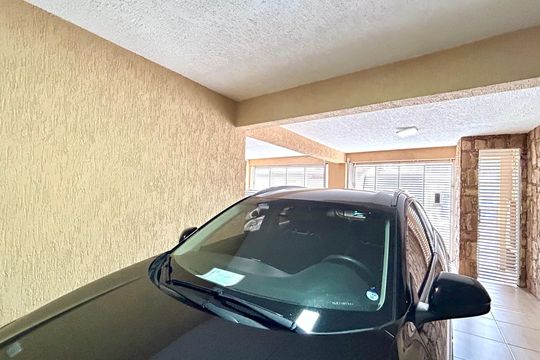 Garagem  de casa à venda com 4 quartos, 200m² em Jardim Eusonia, Guarulhos