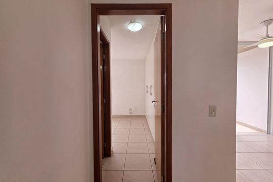 Corredor de apartamento para alugar com 2 quartos, 68m² em Campestre, Santo André