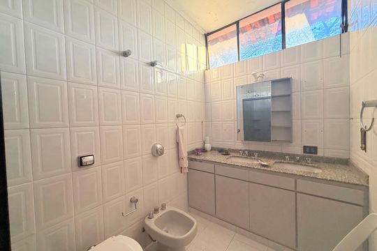 Banheiro 3 de casa à venda com 5 quartos, 244m² em Campo Belo, São Paulo