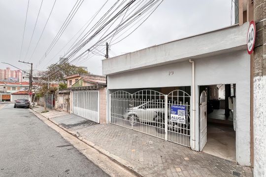 Fachada + plaquinha  de casa para alugar com 2 quartos, 70m² em Vila Vivaldi, São Bernardo do Campo