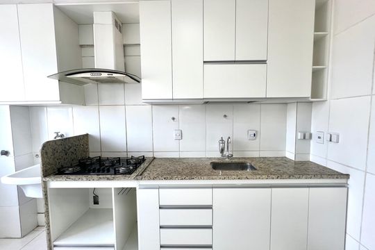 Cozinha de apartamento para alugar com 2 quartos, 58m² em Glória, Belo Horizonte